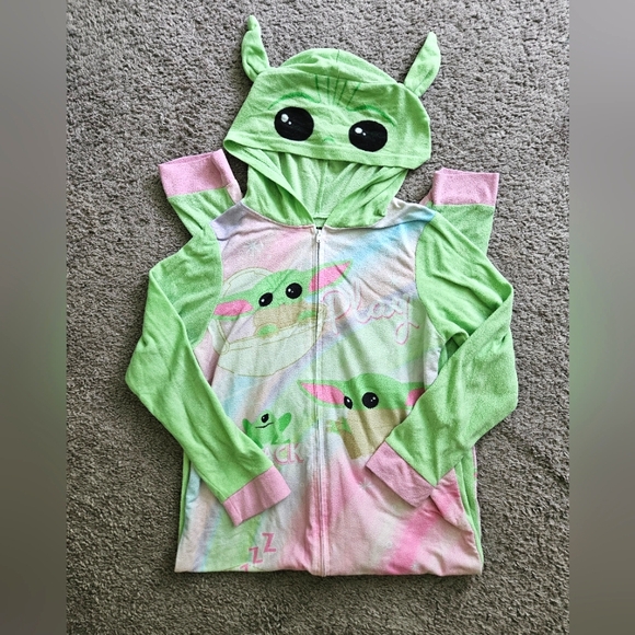 ⭐️4/$10-Star Wars Baby Yoda Pajama Onsie - Picture 2 of 3